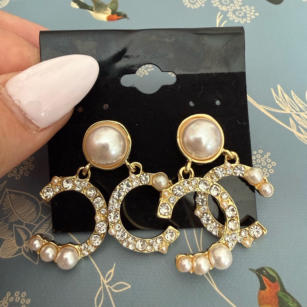 Not Available!! Elegant Gold and Pearl Earrings